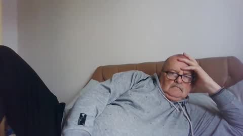 Snapshot of old_fkrr_ chatting on 2, 10, 2025 old_fkrr_ online show from 2, 10, 2025