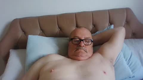 Snapshot of old_fkrr_ chatting on 4, 10, 2025 old_fkrr_ online show from 4, 10, 2025