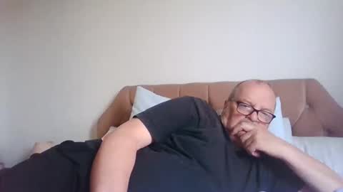 Snapshot of old_fkrr_ chatting on 11, 10, 2025 old_fkrr_ online show from 11, 10, 2025