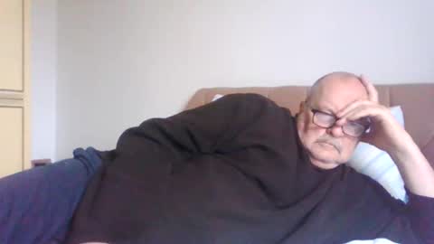 Snapshot of old_fkrr_ chatting on 4, 11, 2025 old_fkrr_ online show from 4, 11, 2025