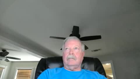 Snapshot of oldlakeguy chatting on 27, 10, 2025 OldLakeGuy online show from 27, 10, 2025