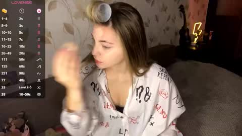 Snapshot of oletaguinyard chatting on 4, 12, 2025 Kem online show from 4, 12, 2025