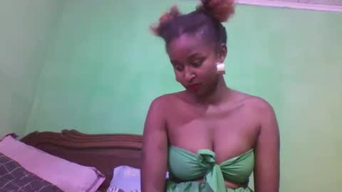 olinah610 online show from 28, 10, 2025