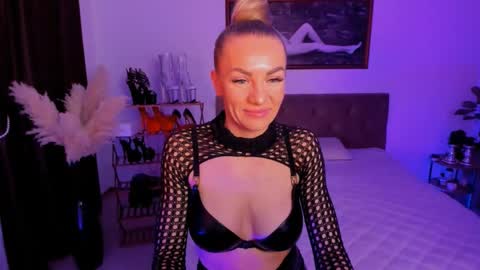 oliva_candy online show from 2, 3, 2025