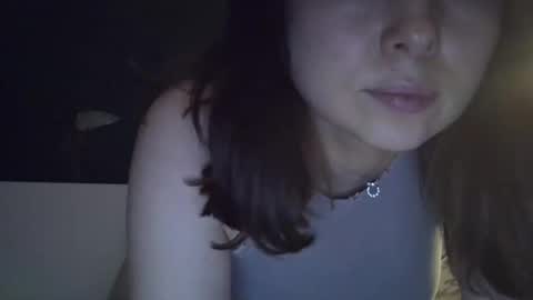 Snapshot of olivepeach chatting on 19, 4, 2026 Oil online show from 19, 4, 2026