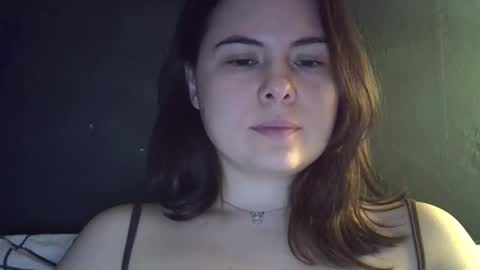 Snapshot of olivepeach chatting on 22, 4, 2026 Oil online show from 22, 4, 2026