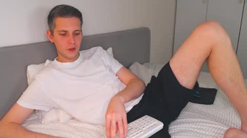 Snapshot of oliver_hort chatting on 2, 11, 2025 Oliver online show from 2, 11, 2025