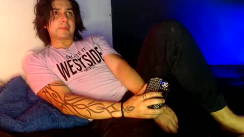 oliver_laid_2023 online show from 18, 1, 2025