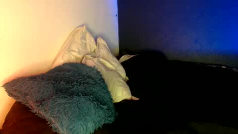 oliver_laid_2023 online show from 18, 1, 2025