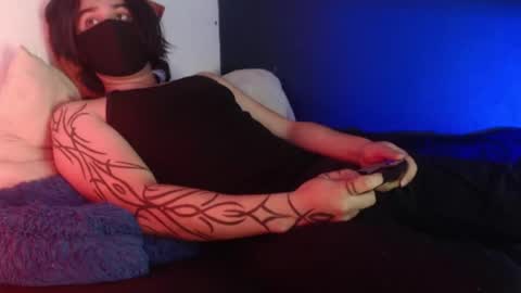 oliver_laid_2023 online show from 1, 2, 2025