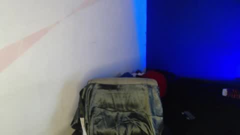 oliver_laid_2023 online show from 3, 2, 2025