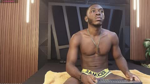 OLIVER LAURENT online show from 7, 4, 2026