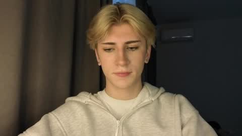Snapshot of oliver_star_boy chatting on 25, 5, 2026 oliver online show from 25, 5, 2026