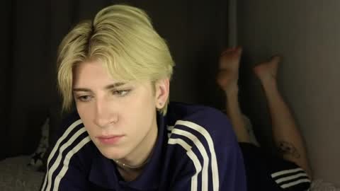 Snapshot of oliver_star_boy chatting on 4, 6, 2026 oliver online show from 4, 6, 2026