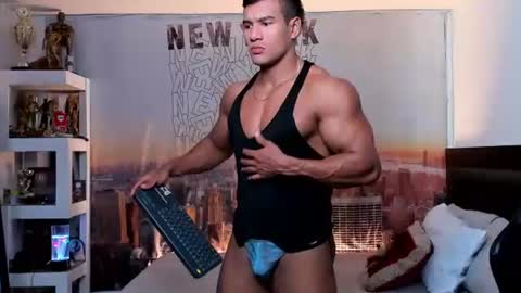 oliver_tommy online show from 5, 10, 2025