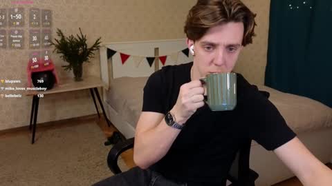 Snapshot of oliver_travis chatting on 7, 1, 2025 Oliver Evans online show from 7, 1, 2025