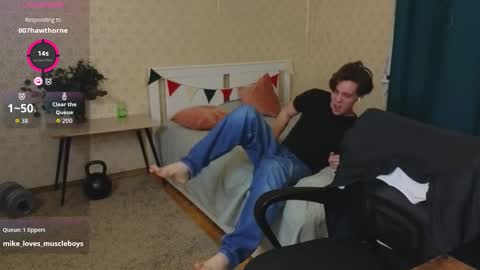 Snapshot of oliver_travis chatting on 6, 10, 2025 Oliver Evans online show from 6, 10, 2025