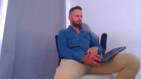 Snapshot of oliverdrew1 chatting on 1, 12, 2024 oliver online show from 1, 12, 2024