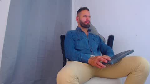 Snapshot of oliverdrew1 chatting on 3, 12, 2024 oliver online show from 3, 12, 2024