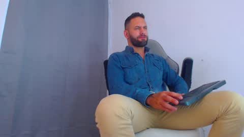 Snapshot of oliverdrew1 chatting on 3, 12, 2024 oliver online show from 3, 12, 2024