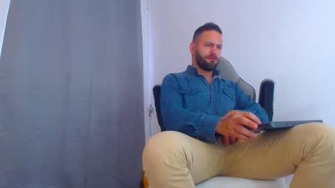 Snapshot of oliverdrew1 chatting on 4, 12, 2024 oliver online show from 4, 12, 2024