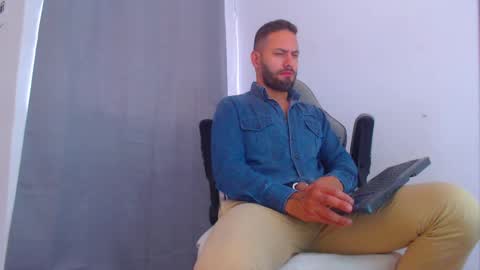 Snapshot of oliverdrew1 chatting on 5, 12, 2024 oliver online show from 5, 12, 2024