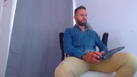 Snapshot of oliverdrew1 chatting on 10, 12, 2024 oliver online show from 10, 12, 2024