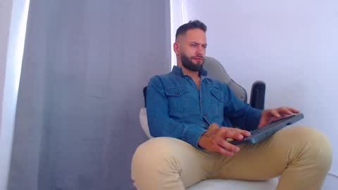 Snapshot of oliverdrew1 chatting on 13, 12, 2024 oliver online show from 13, 12, 2024