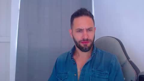 Snapshot of oliverdrew1 chatting on 28, 12, 2024 oliver online show from 28, 12, 2024