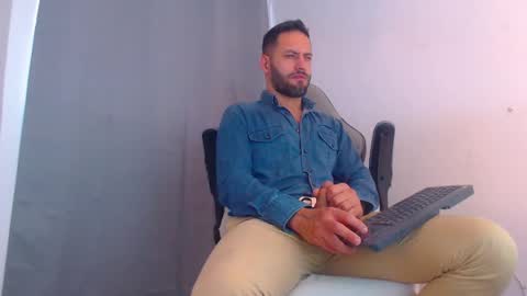 Snapshot of oliverdrew1 chatting on 2, 1, 2025 oliver online show from 2, 1, 2025