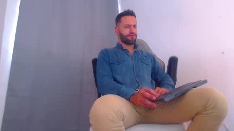 Snapshot of oliverdrew1 chatting on 4, 1, 2025 oliver online show from 4, 1, 2025