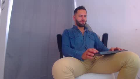 Snapshot of oliverdrew1 chatting on 5, 1, 2025 oliver online show from 5, 1, 2025