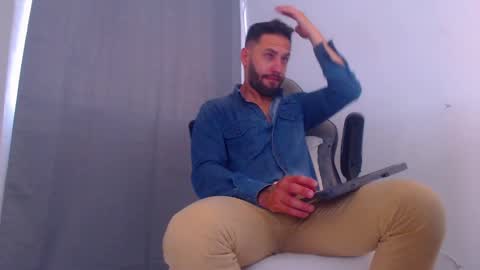 Snapshot of oliverdrew1 chatting on 6, 1, 2025 oliver online show from 6, 1, 2025