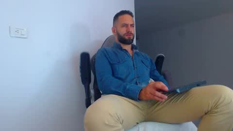 Snapshot of oliverdrew1 chatting on 8, 3, 2025 oliver online show from 8, 3, 2025