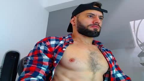 Snapshot of oliverdrew1 chatting on 8, 9, 2025 oliver online show from 8, 9, 2025