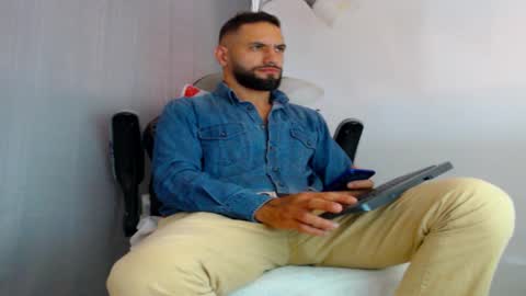 Snapshot of oliverdrew1 chatting on 12, 9, 2025 oliver online show from 12, 9, 2025