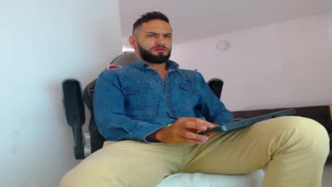 Snapshot of oliverdrew1 chatting on 23, 9, 2025 oliver online show from 23, 9, 2025