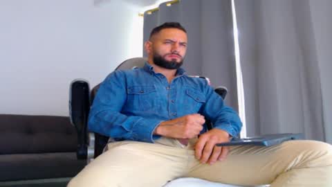 Snapshot of oliverdrew1 chatting on 22, 10, 2025 oliver online show from 22, 10, 2025