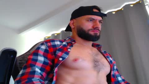 Snapshot of oliverdrew1 chatting on 8, 11, 2025 oliver online show from 8, 11, 2025