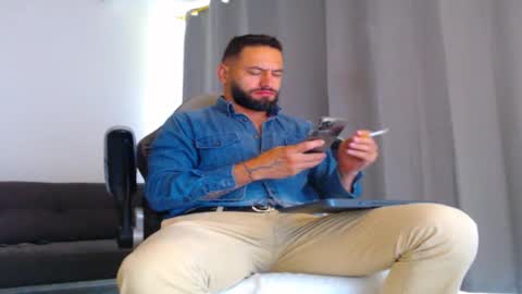 Snapshot of oliverdrew1 chatting on 11, 11, 2025 oliver online show from 11, 11, 2025