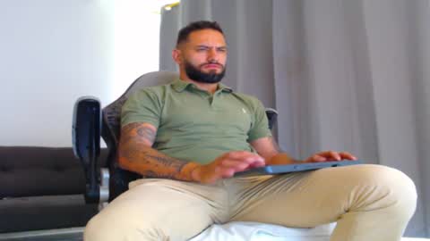 Snapshot of oliverdrew1 chatting on 13, 11, 2025 oliver online show from 13, 11, 2025