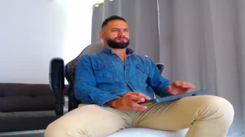 Snapshot of oliverdrew1 chatting on 14, 11, 2025 oliver online show from 14, 11, 2025