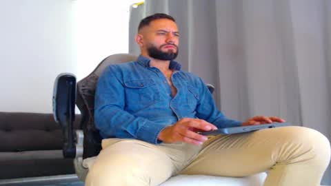 Snapshot of oliverdrew1 chatting on 17, 11, 2025 oliver online show from 17, 11, 2025