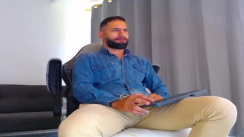 Snapshot of oliverdrew1 chatting on 18, 11, 2025 oliver online show from 18, 11, 2025