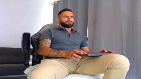 Snapshot of oliverdrew1 chatting on 20, 11, 2025 oliver online show from 20, 11, 2025