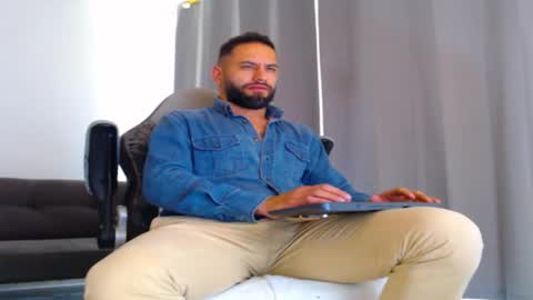 Snapshot of oliverdrew1 chatting on 21, 11, 2025 oliver online show from 21, 11, 2025