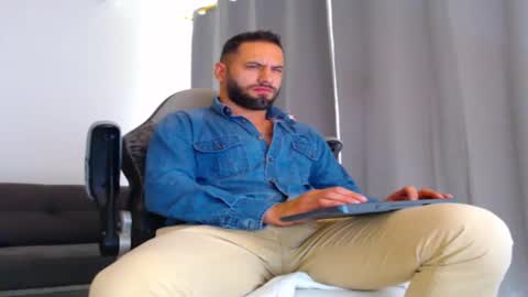 Snapshot of oliverdrew1 chatting on 27, 11, 2025 oliver online show from 27, 11, 2025