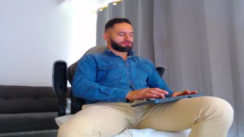 Snapshot of oliverdrew1 chatting on 1, 12, 2025 oliver online show from 1, 12, 2025