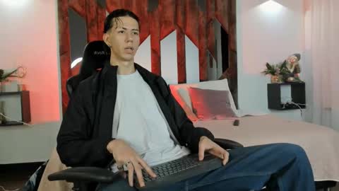 oliverthompson_01 online show from 10, 9, 2025