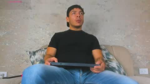 Snapshot of oliverwyse chatting on 21, 6, 2026 Oliver online show from 21, 6, 2026
